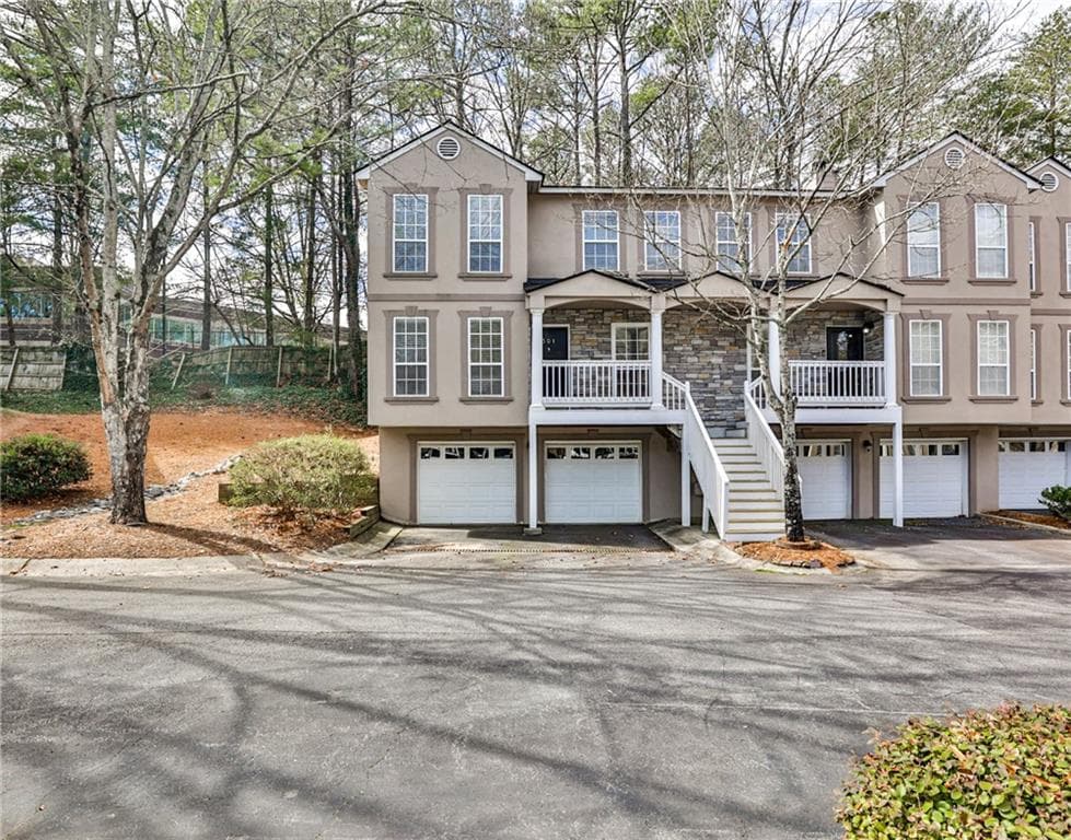 3 bedroom, 3 bathroom, 1,600 sq ft townhouse sold at 301 Masons Creek Circle, Atlanta, GA 30350