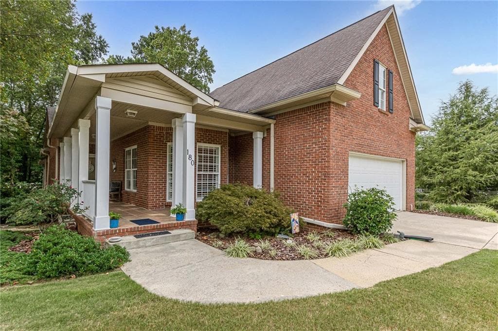 4 bedroom, 4 bathroom single family residence sold at 180 Winecoff Drive, Fayetteville, GA 30214