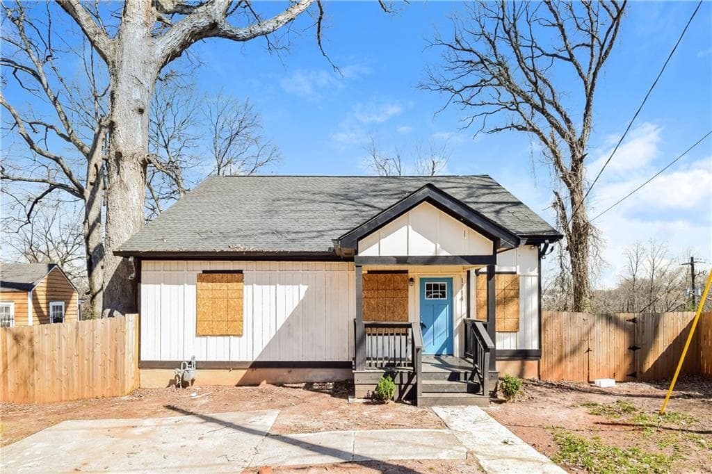 4 bedroom, 2 bathroom, 864 sq ft single family residence sold at 1114 Oak Knoll Terrace, Atlanta, GA 30315