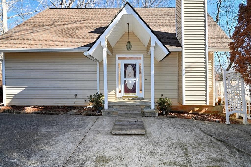 3 bedroom, 3 bathroom single family residence sold at 3731 Ronny Way, Gainesville, GA 30506