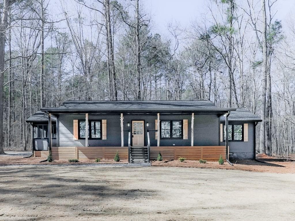3 bedroom, 2 bathroom single family residence sold at 118 W Plantation Drive, Newnan, GA 30263