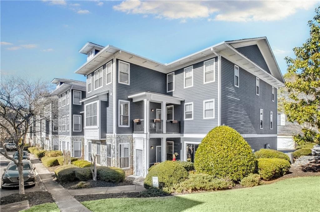 3 bedroom, 3 bathroom condominium sold at 1575 Ridenour Parkway 1119, Kennesaw, GA 30152