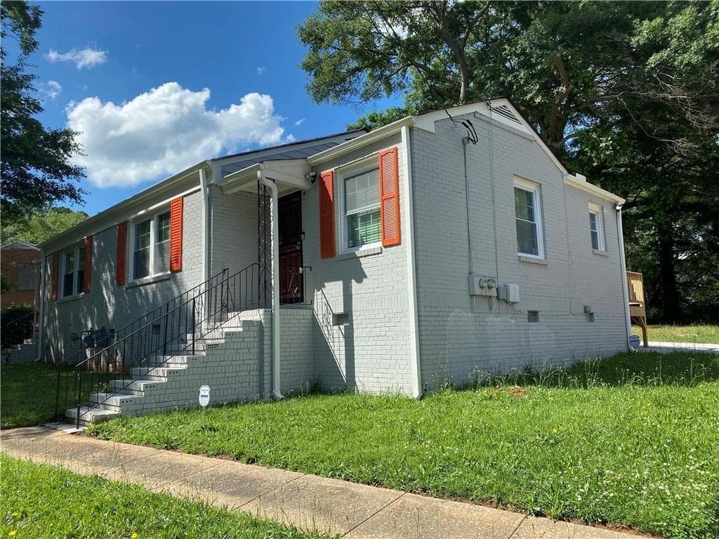 2 bedroom, 1 bathroom townhouse sold at 725 Casplan Street, Atlanta, GA 30310