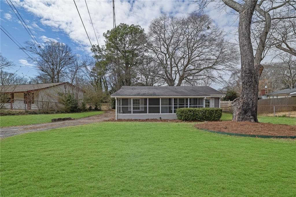 2 bedroom, 1 bathroom, 912 sq ft single family residence sold at 2880 Hall Drive, Smyrna, GA 30082