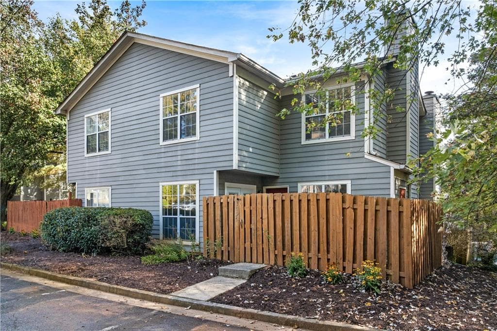 2 bedroom, 3 bathroom townhouse sold at 1017 Dover Way, Norcross, GA 30093