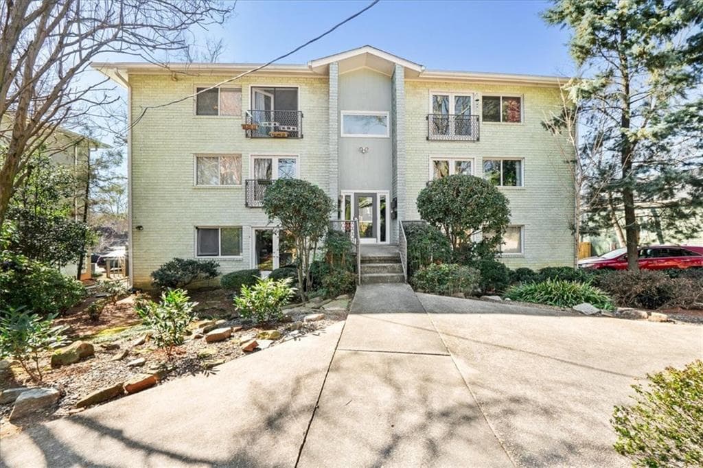 2 bedroom, 1 bathroom condominium sold at 181 Powell Street 12, Atlanta, GA 30316