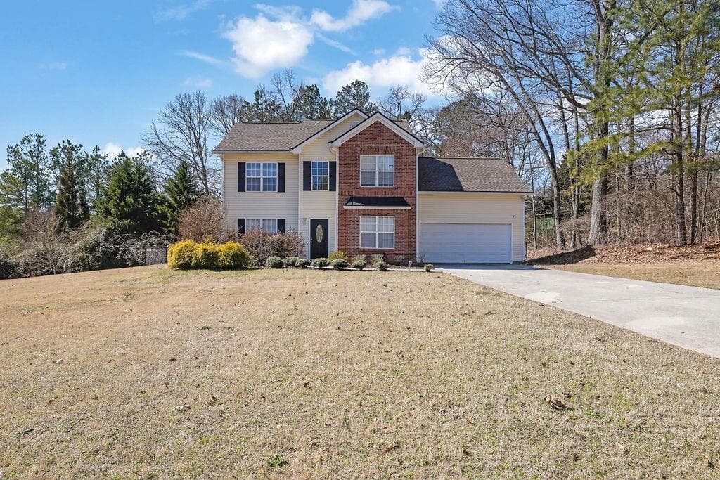3 bedroom, 3 bathroom single family residence sold at 420 Sanford Creek Lane, Lawrenceville, GA 30045