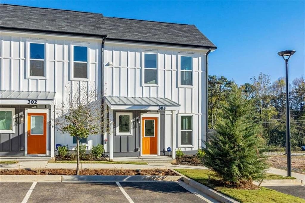 1 bedroom, 1 bathroom, 601 sq ft townhouse sold at 697 Fayetteville Road #303, Atlanta, GA 30316