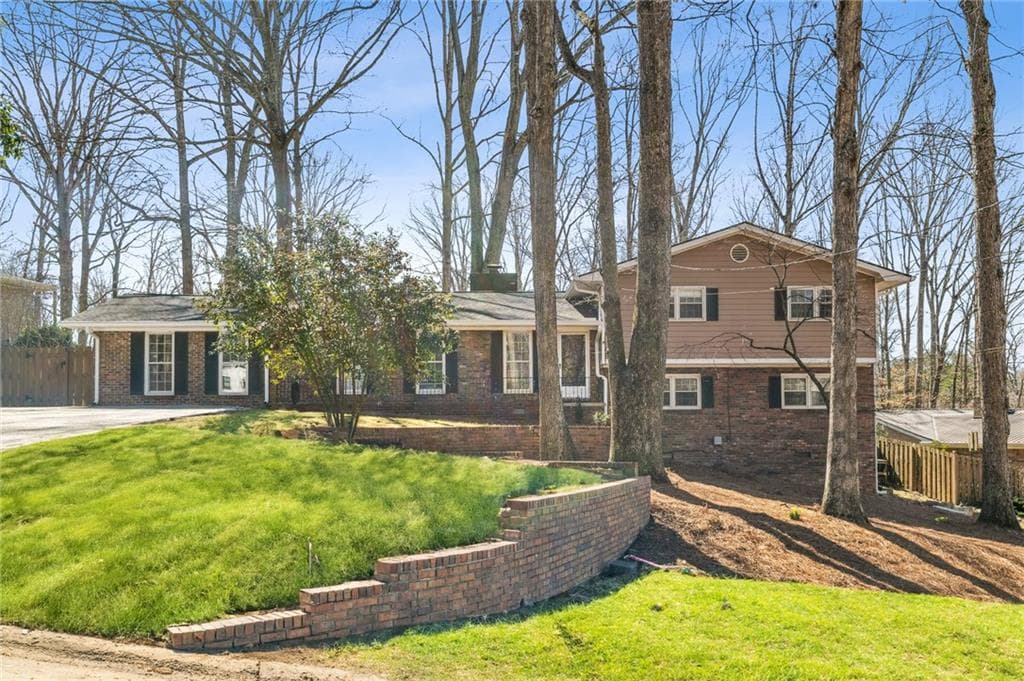 4 bedroom, 4 bathroom single family residence sold at 3640 Hickory Circle, Smyrna, GA 30080