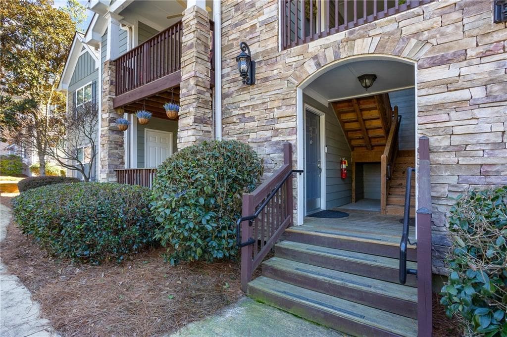 2 bedroom, 2 bathroom condominium sold at 301 Madison Court 301, Smyrna, GA 30080