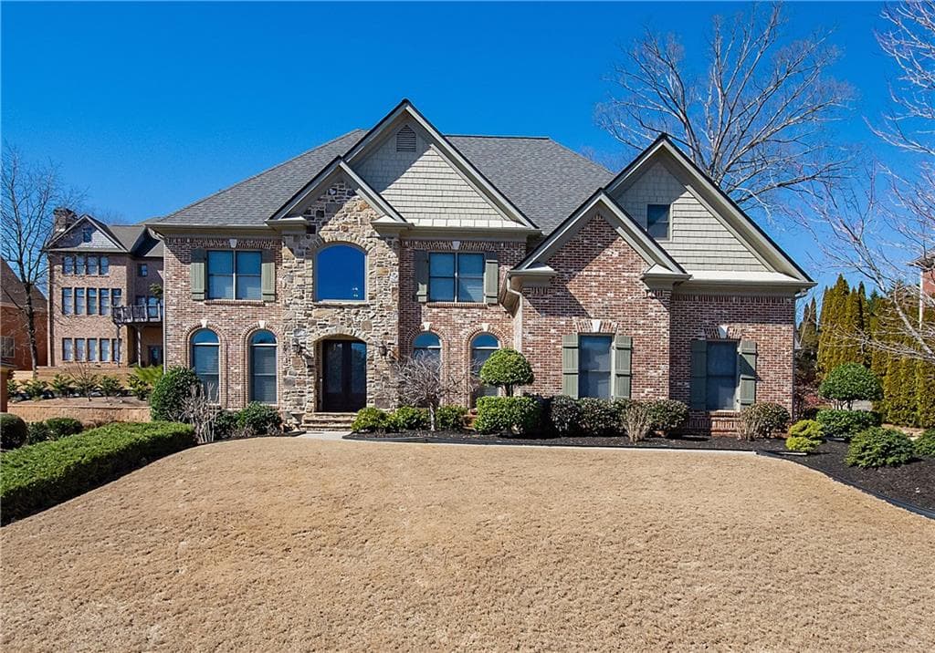 6 bedroom, 5 bathroom single family residence sold at 942 Heathchase Drive, Suwanee, GA 30024