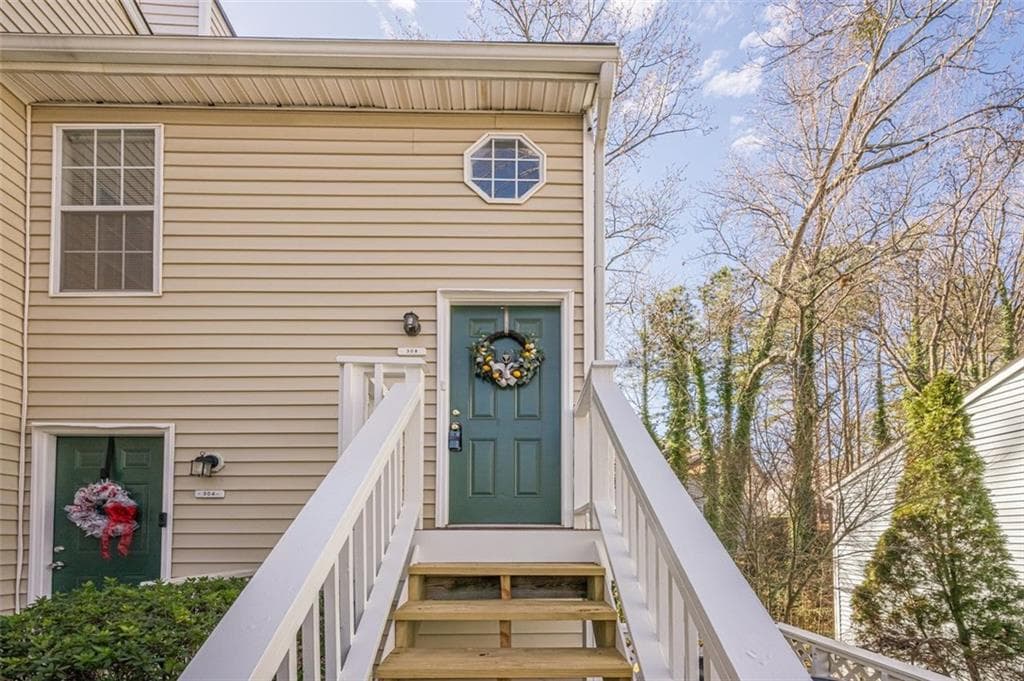 2 bedroom, 2 bathroom townhouse sold at 308 GLENLEAF Drive, Peachtree Corners, GA 30092
