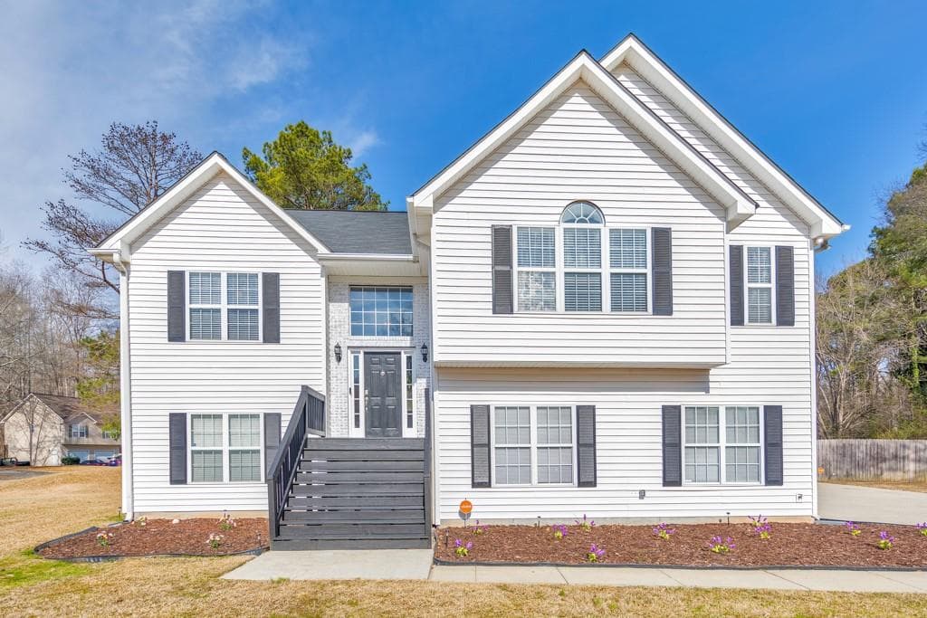 4 bedroom, 3 bathroom single family residence sold at 80 Pooles Bend Court, Hiram, GA 30141