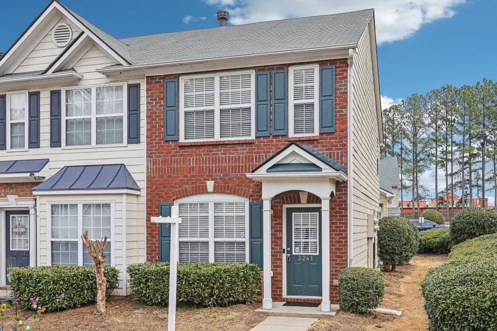 2 bedroom, 3 bathroom townhouse sold at 3241 Hidden Cove Circle, Peachtree Corners, GA 30092