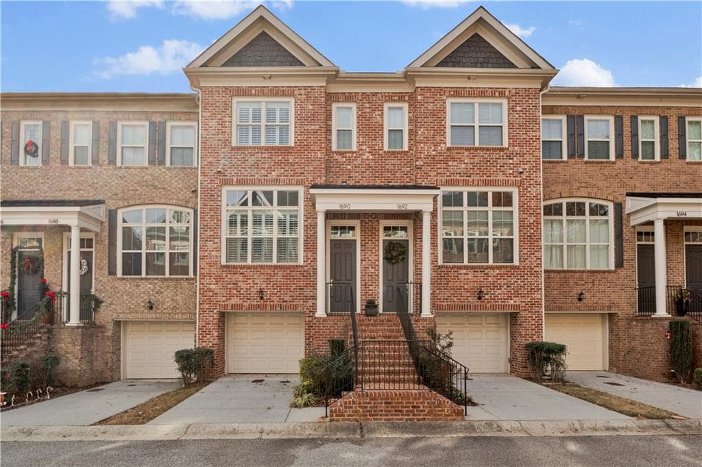 3 bedroom, 4 bathroom townhouse sold at 1690 Mosaic Way, Smyrna, GA 30080
