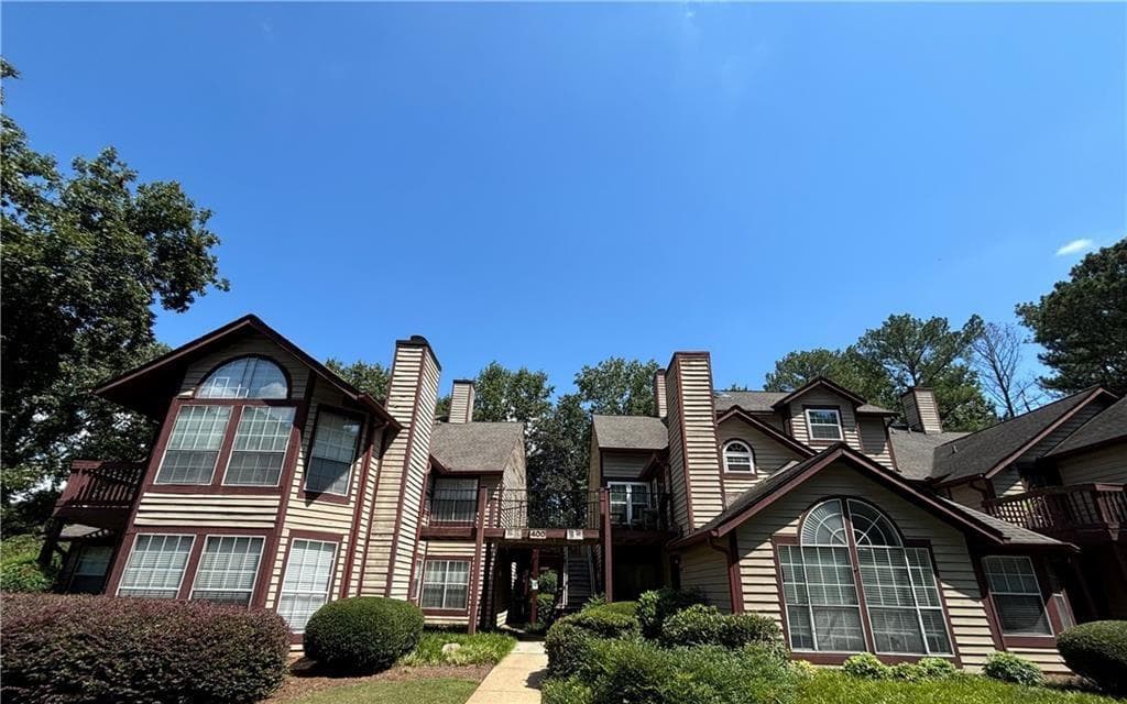 3 bedroom, 2 bathroom, 950 sq ft condominium sold at 420 Hawkstone Way, Alpharetta, GA 30022