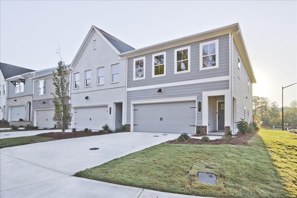 3 bedroom, 3 bathroom townhouse sold at 221 Admor Lane, Acworth, GA 30102