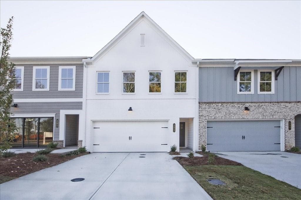 3 bedroom, 3 bathroom townhouse sold at 205 Admor Lane, Acworth, GA 30102