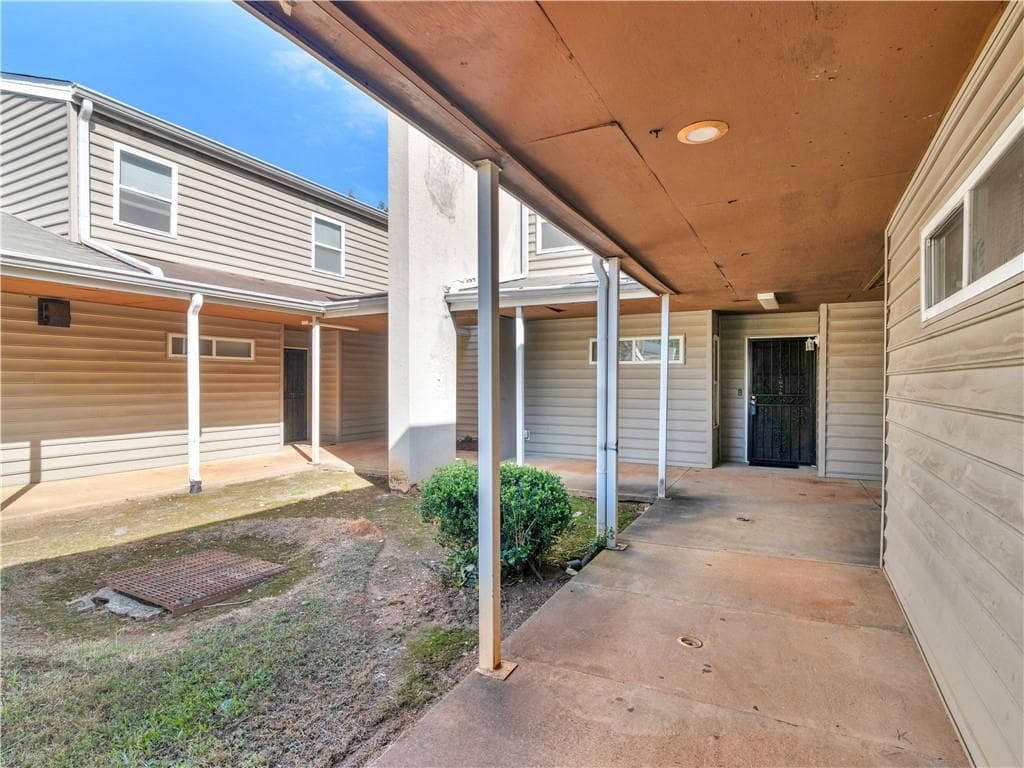 3 bedroom, 3 bathroom condominium sold at 2029 Oak Park Lane, Decatur, GA 30032