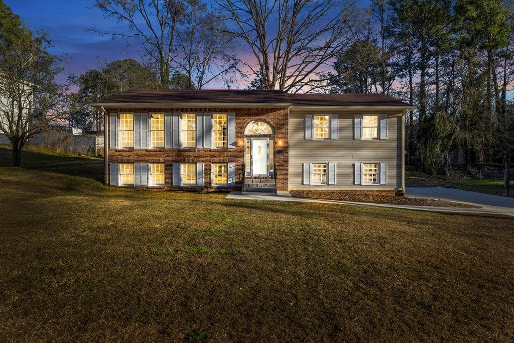 5 bedroom, 3 bathroom single family residence sold at 2390 Amberbrook Drive, Conyers, GA 30094