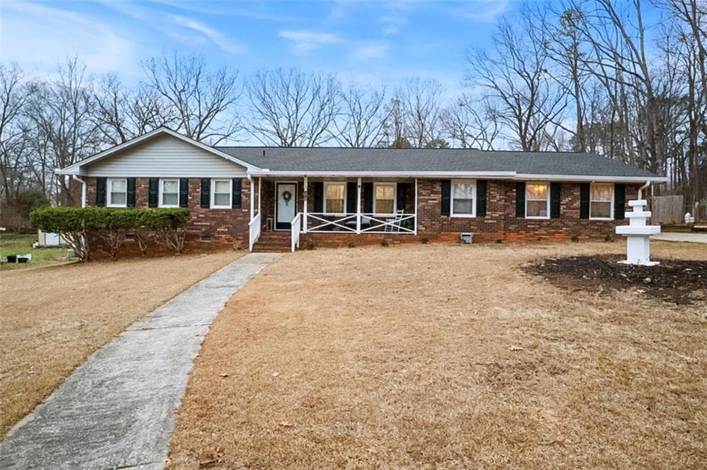 3 bedroom, 2 bathroom single family residence sold at 4164 W Shore Court, Douglasville, GA 30135