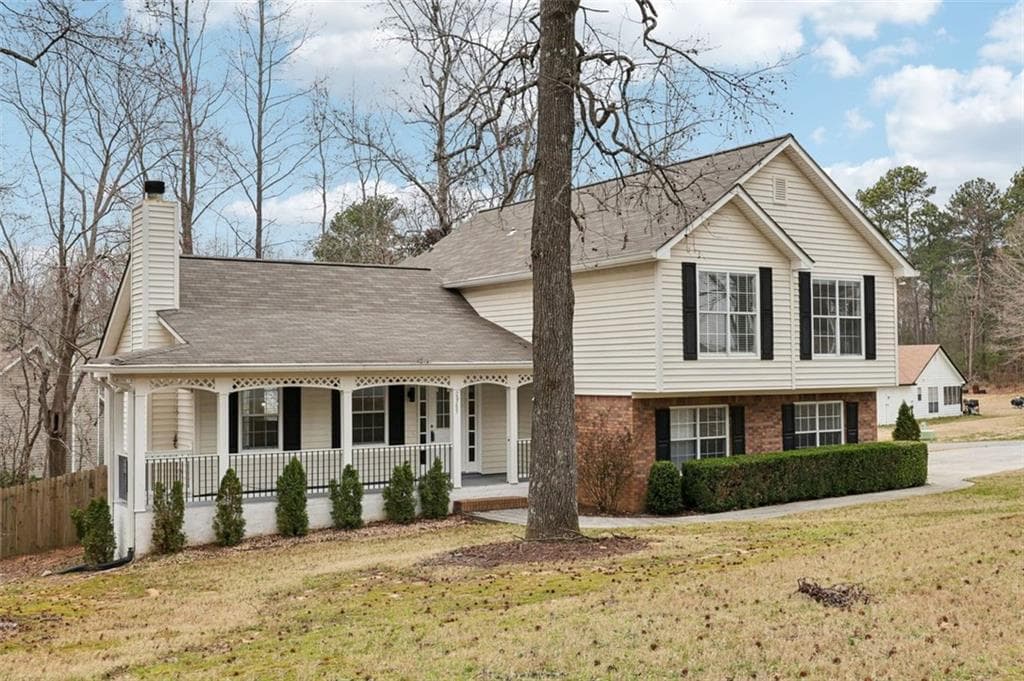 3 bedroom, 2 bathroom single family residence sold at 2965 IVY MILL Drive, Buford, GA 30519