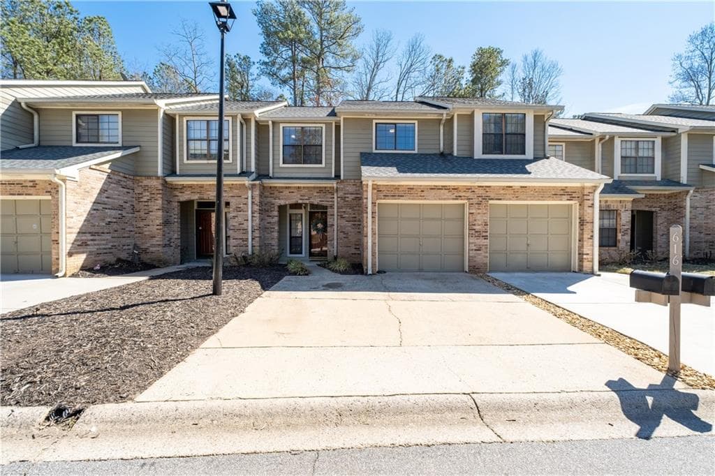 2 bedroom, 3 bathroom townhouse sold at 616 Granby Hill Place, Alpharetta, GA 30022