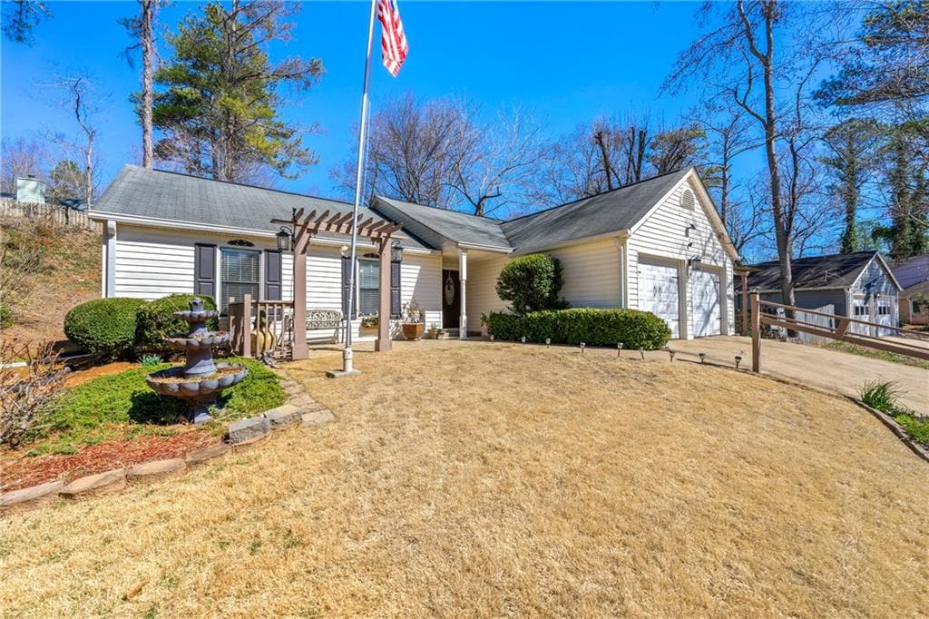 3 bedroom, 2 bathroom single family residence sold at 815 Riverstone Lane, Woodstock, GA 30188