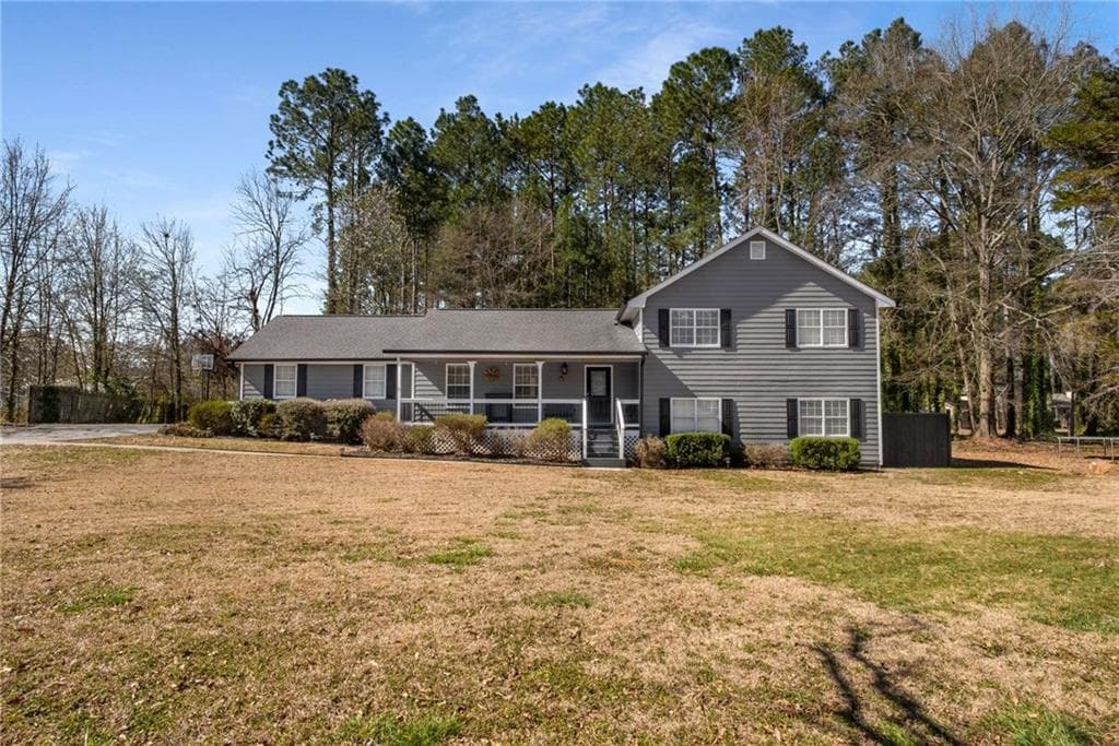 3 bedroom, 3 bathroom single family residence sold at 2920 Glenda Court, Loganville, GA 30052