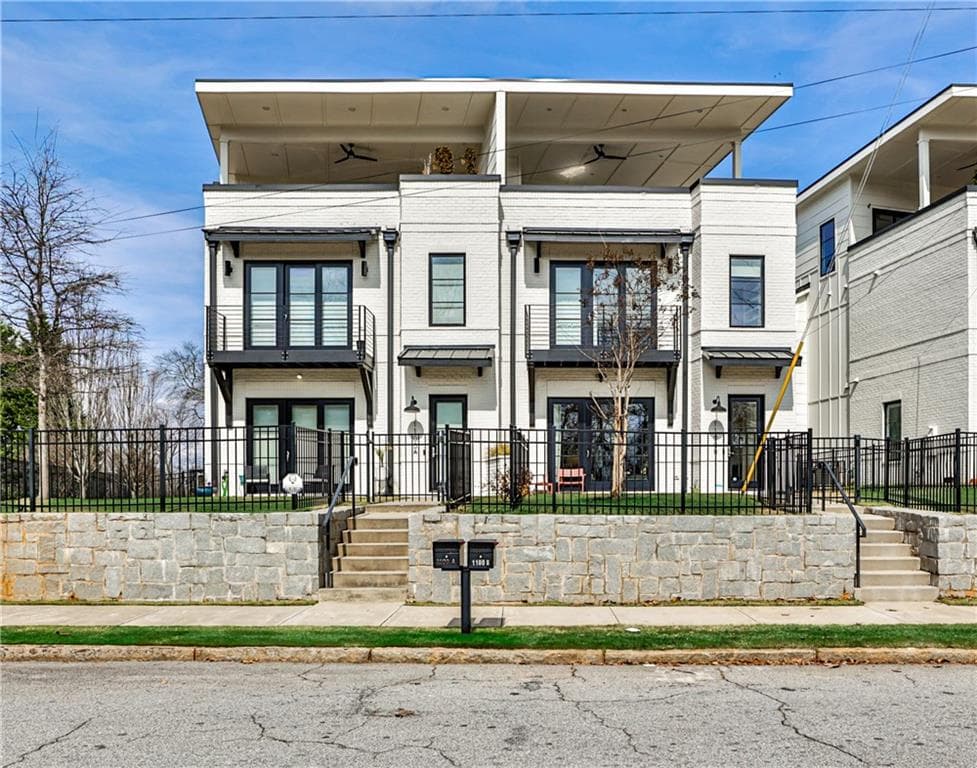 3 bedroom, 4 bathroom townhouse sold at 1100 Arkwright Place B, Atlanta, GA 30316