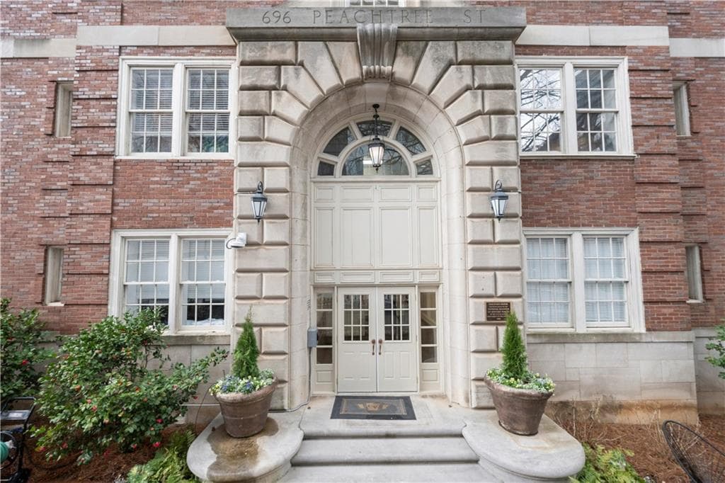 1 bedroom, 1 bathroom condominium sold at 800 Peachtree Street 501, Atlanta, GA 30308