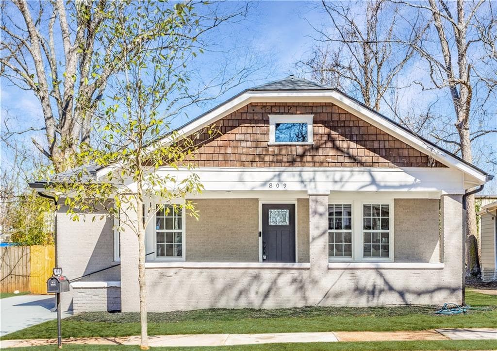 3 bedroom, 3 bathroom single family residence sold at 809 Hartford Place, Atlanta, GA 30310