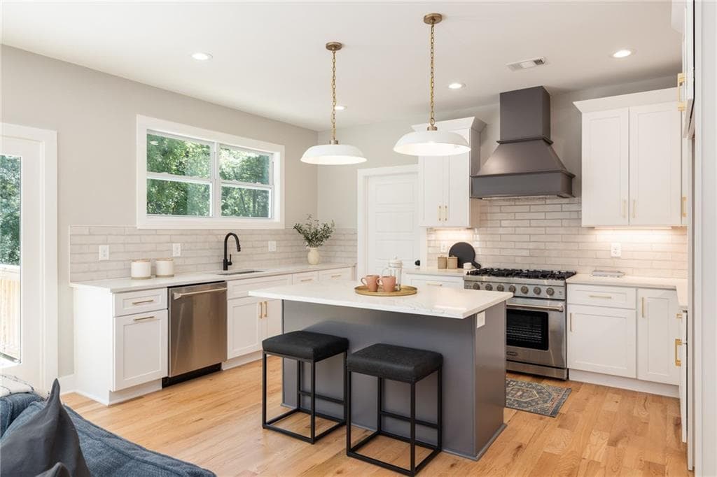 4 bedroom, 4 bathroom single family residence sold at 1208 Thomas Road, Decatur, GA 30030