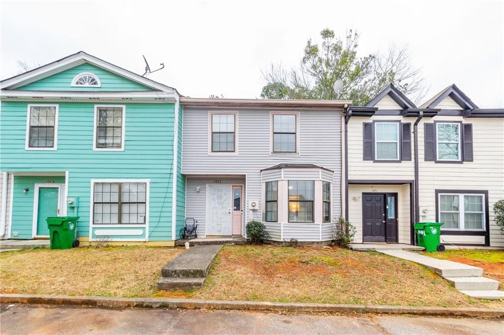 2 bedroom, 3 bathroom townhouse sold at 1023 Thornwoode Lane, Stone Mountain, GA 30083