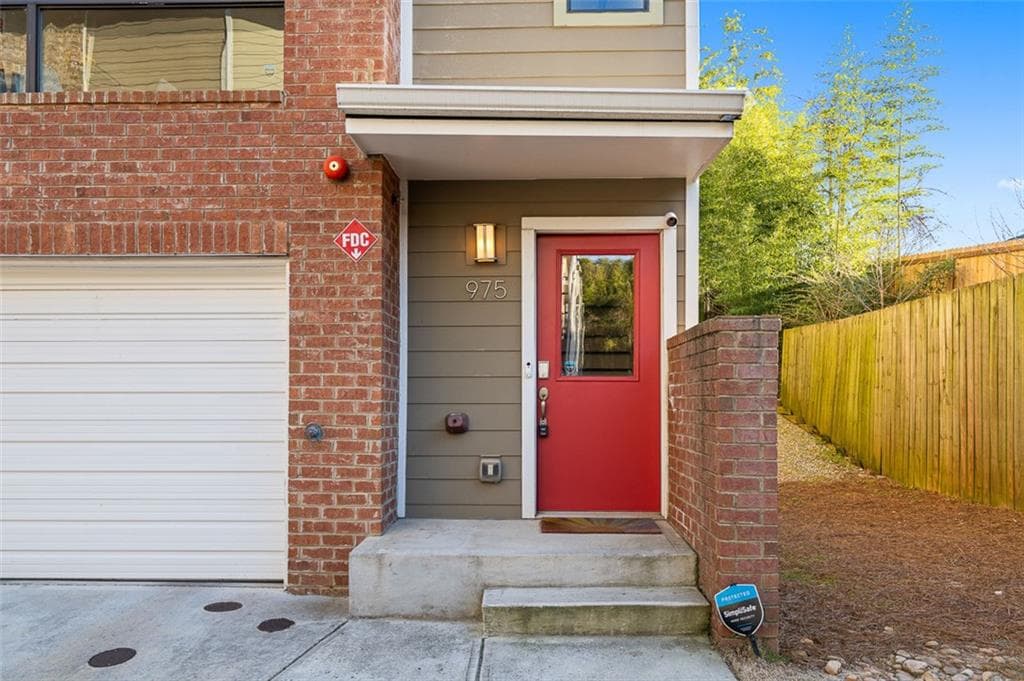 3 bedroom, 4 bathroom townhouse sold at 975 Moda Drive, Atlanta, GA 30316
