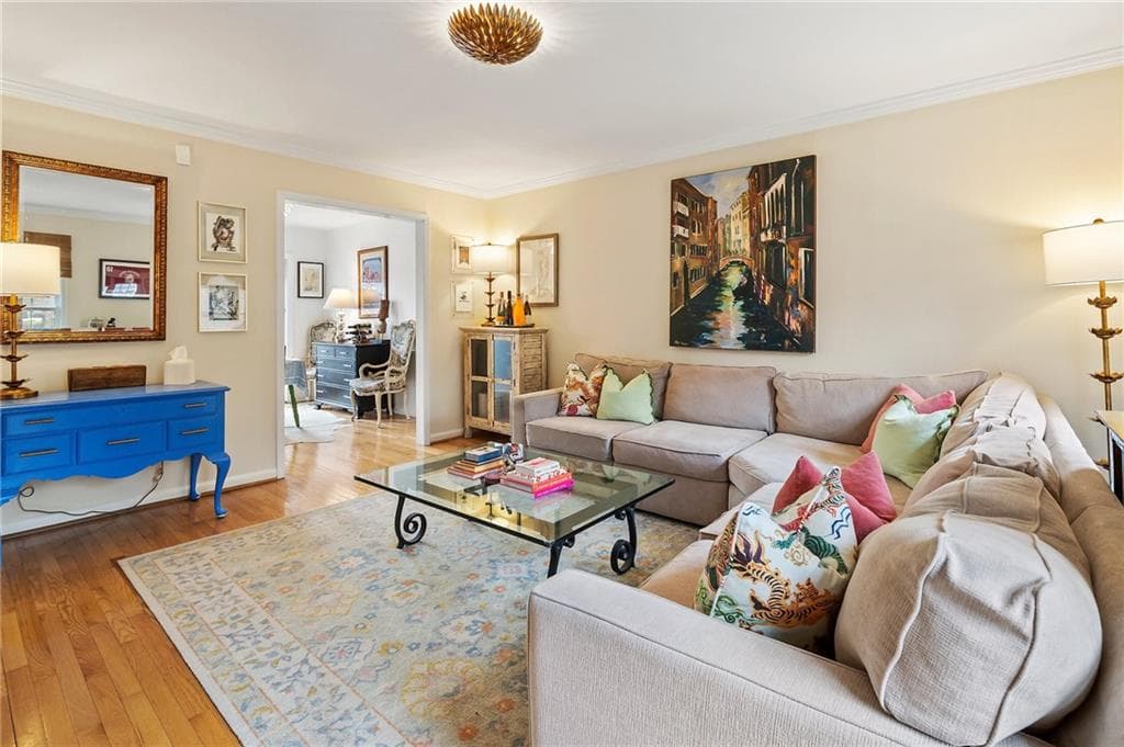 1 bedroom, 1 bathroom condominium sold at 1101 Collier Road U6, Atlanta, GA 30318