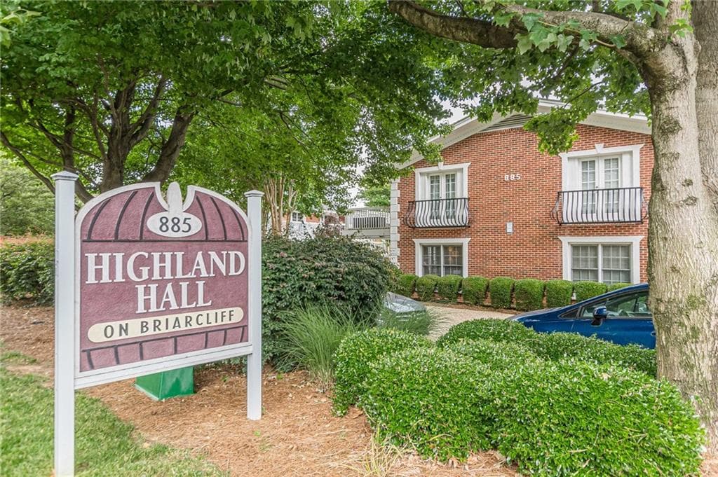 1 bedroom, 1 bathroom, 896 sq ft condominium sold at 885 Briarcliff Road D3, Atlanta, GA 30306
