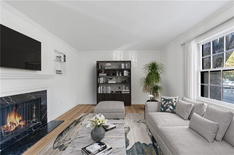 2 bedroom, 3 bathroom townhouse sold at 10 Chaumont Square, Atlanta, GA 30327