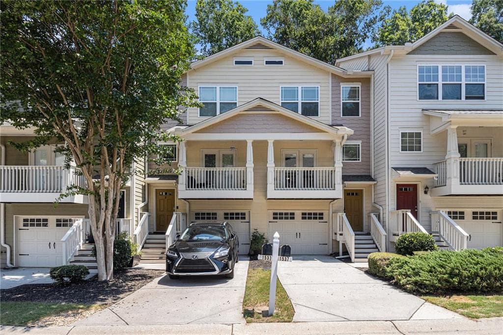 3 bedroom, 4 bathroom townhouse sold at 1537 Liberty Parkway, Atlanta, GA 30318