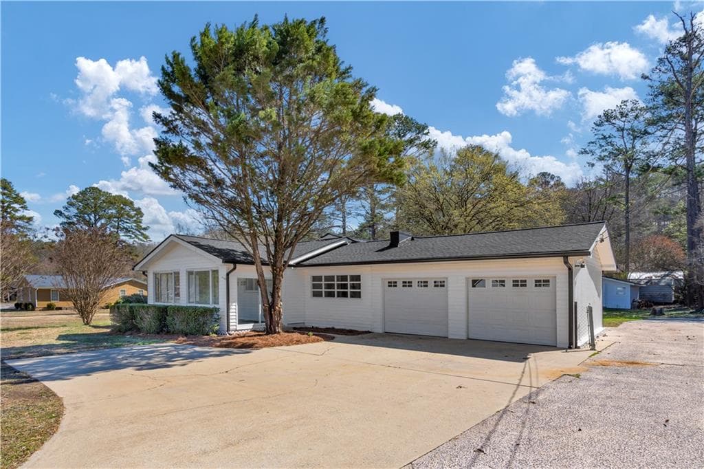3 bedroom, 2 bathroom single family residence sold at 2709 Old Cedartown Road, Lindale, GA 30147