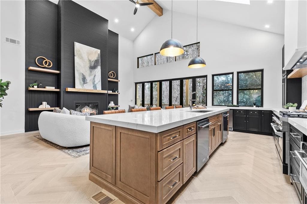 5 bedroom, 6 bathroom single family residence sold at 904 Kings Court, Atlanta, GA 30306