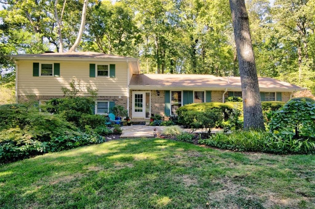 4 bedroom, 3 bathroom single family residence sold at 4696 DUNOVER Circle, Dunwoody, GA 30360