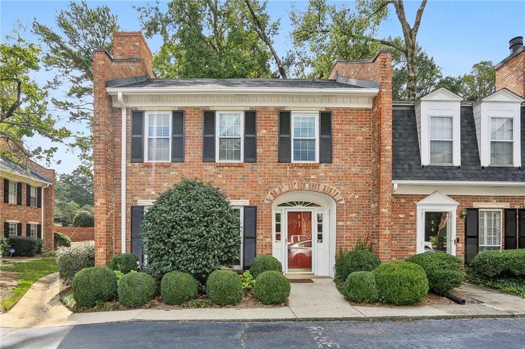 3 bedroom, 3 bathroom townhouse sold at 7 Newport Place, Atlanta, GA 30318