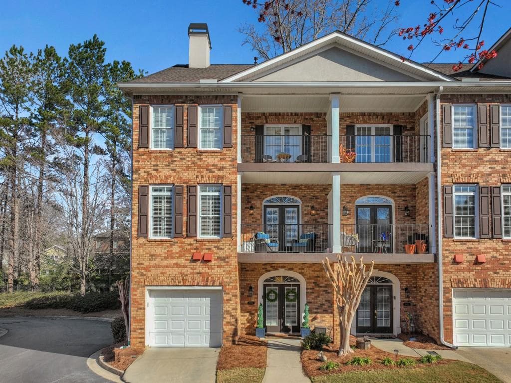 4 bedroom, 4 bathroom townhouse sold at 2599 Oglethorpe Circle, Brookhaven, GA 30319