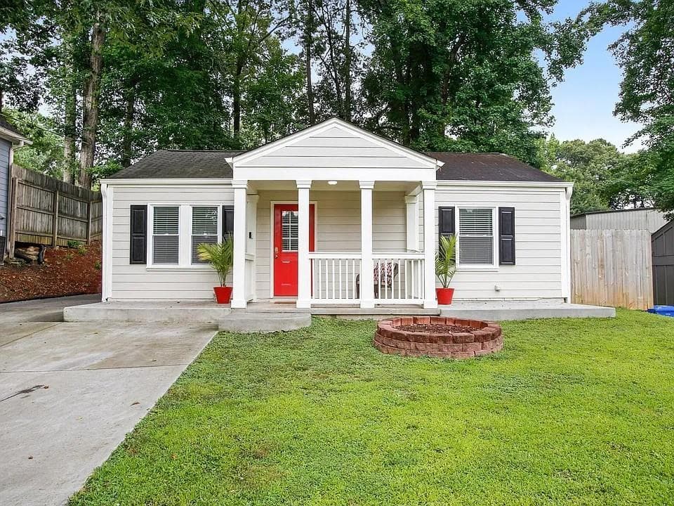 2 bedroom, 1 bathroom, 792 sq ft single family residence sold at 1584 Carroll Drive, Atlanta, GA 30318