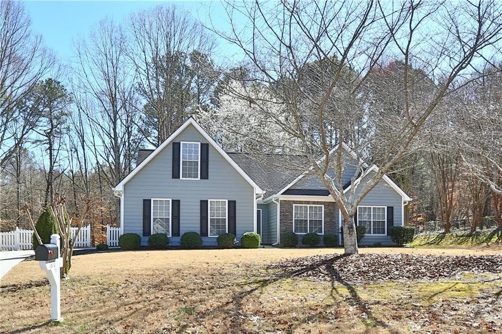 3 bedroom, 2 bathroom single family residence sold at 1670 Hampton Walk Drive, Hoschton, GA 30548