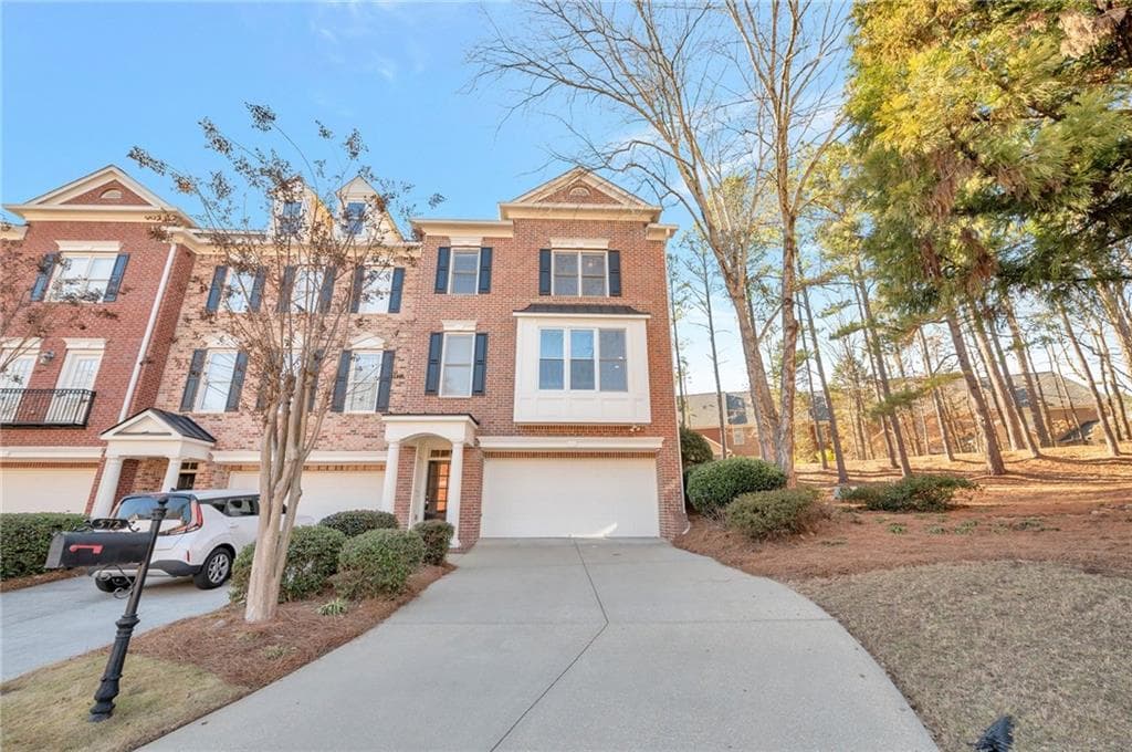 3 bedroom, 4 bathroom, 2,678 sq ft townhouse sold at 572 Vinings Estates Drive B9, Mableton, GA 30126