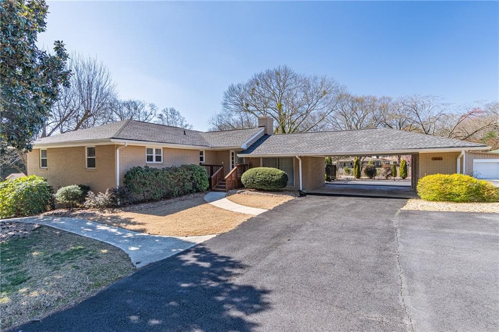 5 bedroom, 3 bathroom single family residence sold at 952 Northside Drive, Lawrenceville, GA 30043