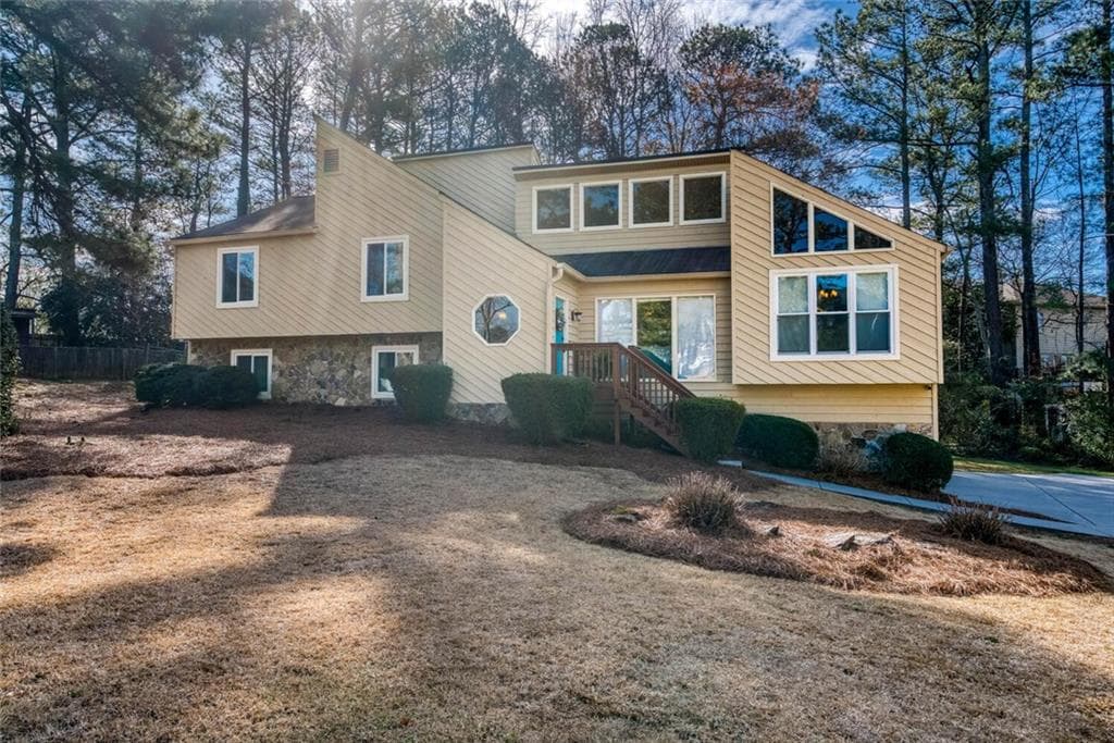 4 bedroom, 3 bathroom single family residence sold at 2010 Shadow Bluff Court, Marietta, GA 30062