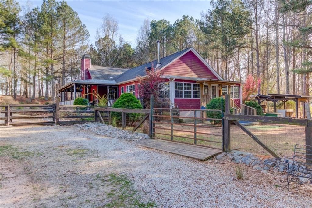 3 bedroom, 2 bathroom single family residence sold at 3274 Moina Michael Road, Good Hope, GA 30641